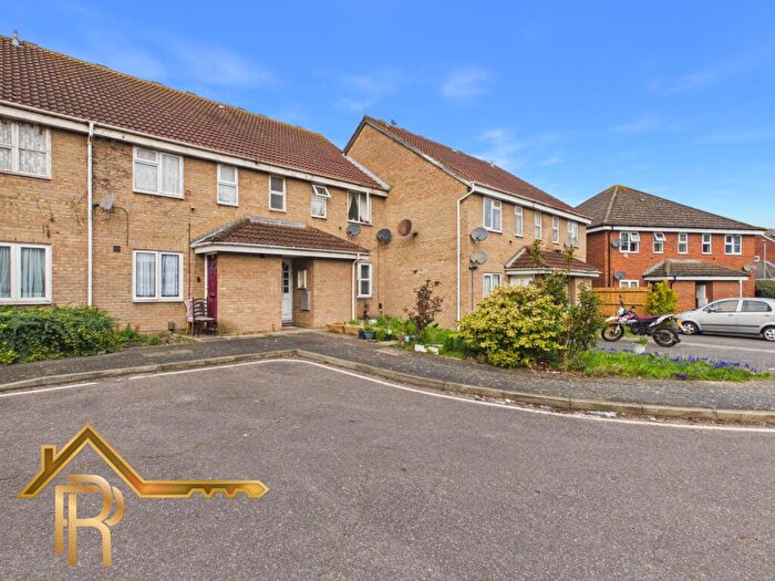 1 Bedroom Flat For Sale In Butteridges Close, Dagenham, RM9