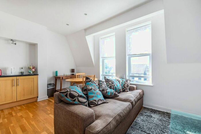 1 Bedroom Flat To Rent In Heath Road, Twickenham, TW1