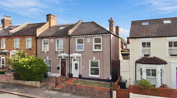 3 Bedroom End Of Terrace House For Sale In Sandhurst Road, London, SE6