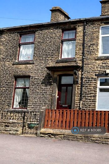 3 Bedroom Terraced House To Rent In Bradford Road, Birkenshaw, Bradford, BD11