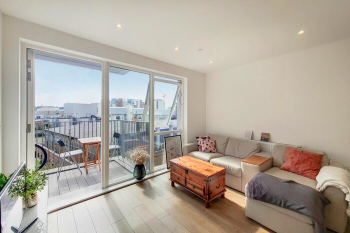 1 Bedroom Flat To Rent In Bowspirit Apartments, Creekside, Deptford, SE8