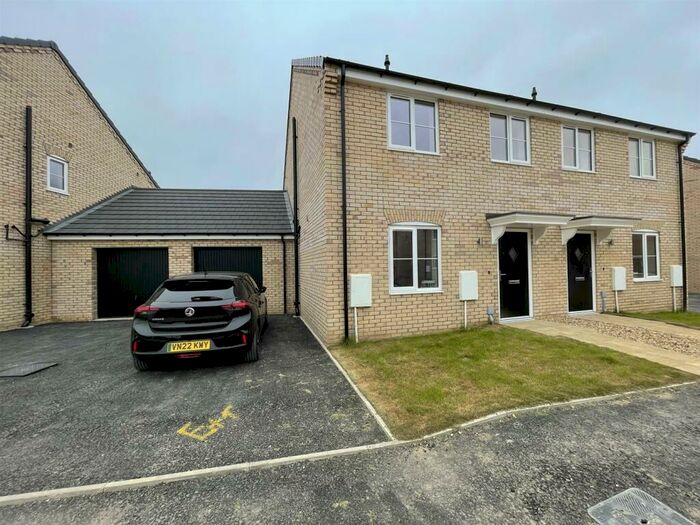 3 Bedroom Semi-Detached House To Rent In Jasmine Crescent, Holbeach, Spalding, PE12