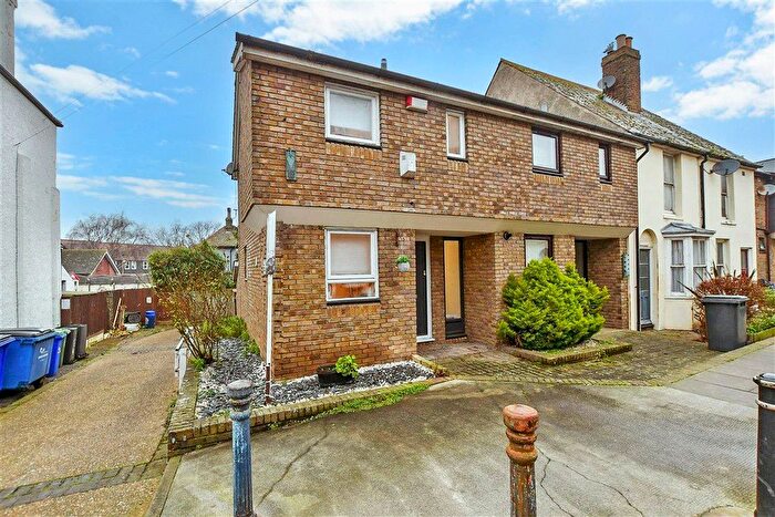 2 Bedroom End Terrace House For Sale In Middle Wall, Whitstable, Kent, CT5