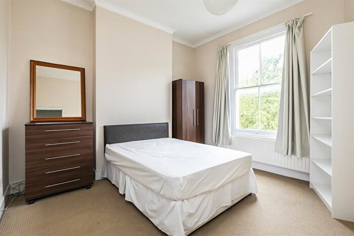 3 Bedroom Flat To Rent In Lordship Park, London, N16