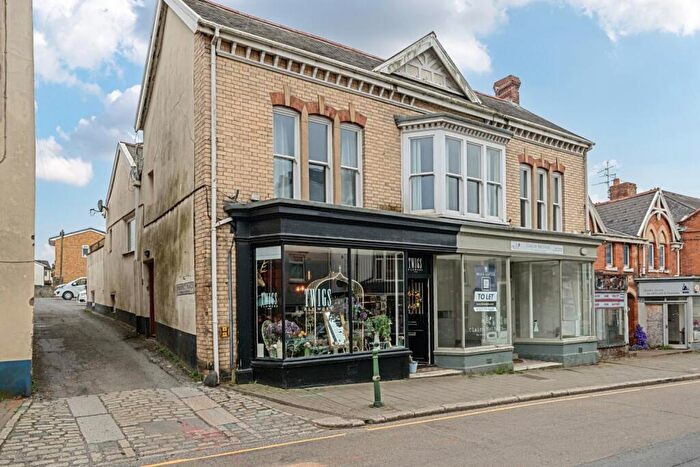 3 Bedroom Flat For Sale In Newport Road, Barnstaple, Devon, EX32