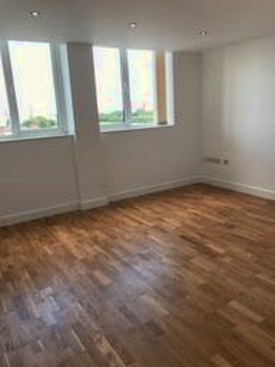 1 Bedroom Flat To Rent In York Towers, York Road, Leeds, West Yorkshire, LS9