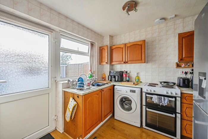 2 Bedroom Bungalow For Sale In Elm Tree Walk, Tamworth, Staffordshire, B79