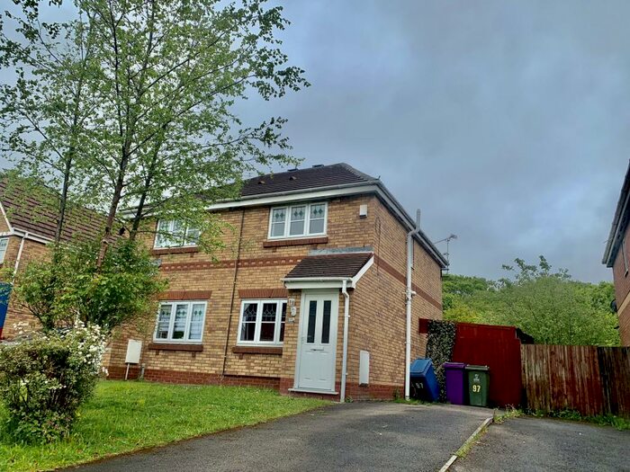 2 Bedroom House To Rent In Riviera Drive, L11