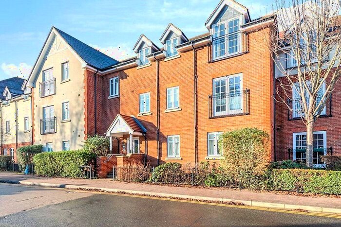 2 Bedroom Flat To Rent In Whinbush Road, Hitchin, Hertfordshire, SG5
