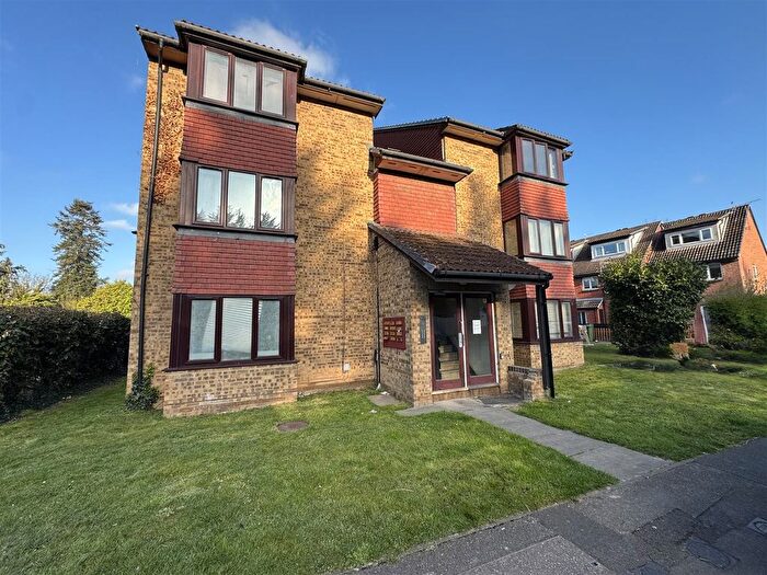 Studio To Rent In Mead Ave, Langley, Berkshire, SL3