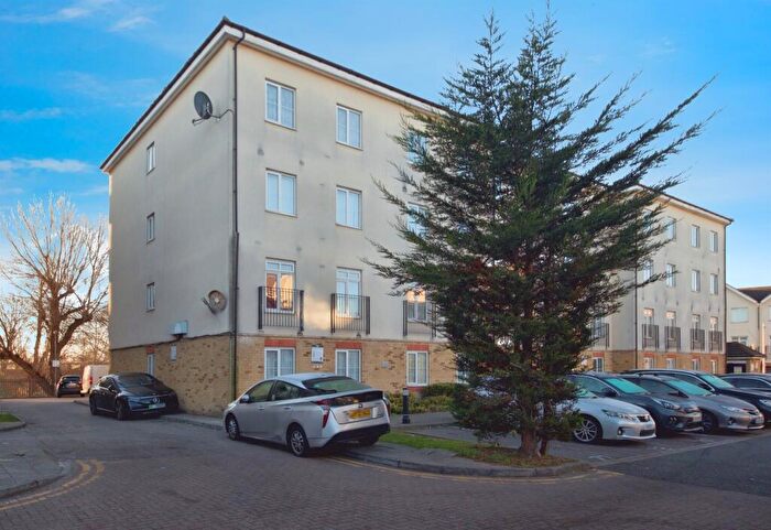 2 Bedroom Flat For Sale In Blackthorn Road, Ilford, IG1