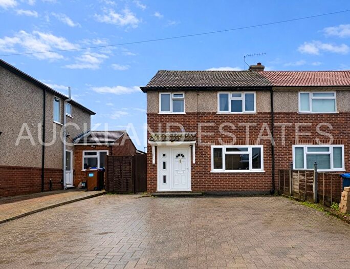 3 Bedroom Semi-Detached House For Sale In Parsonage Lane, North Mymms, Hatfield, AL9