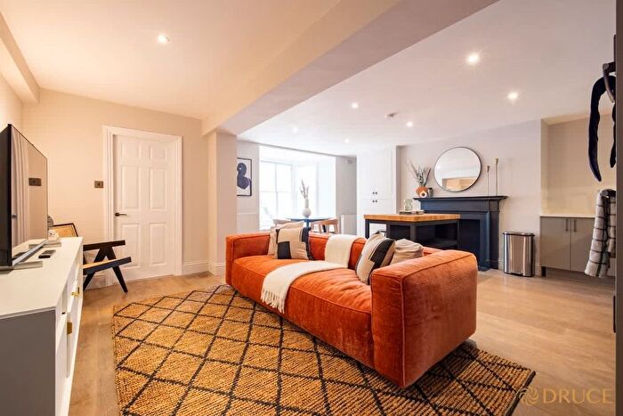 2 Bedroom Flat To Rent In Gloucester Mews, W2