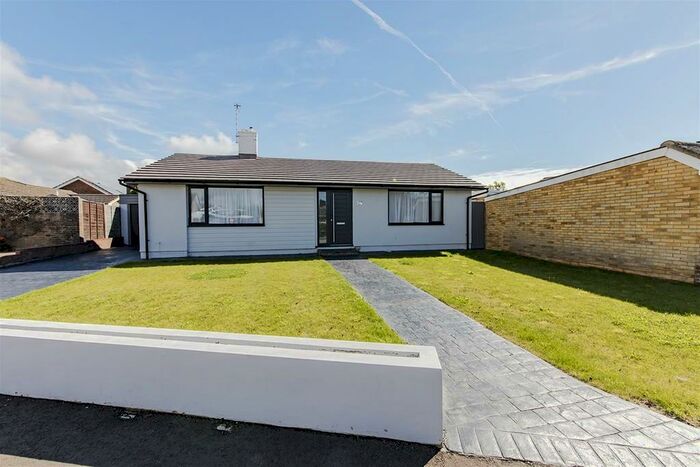2 Bedroom Detached Bungalow To Rent In Twyford Road, BN13