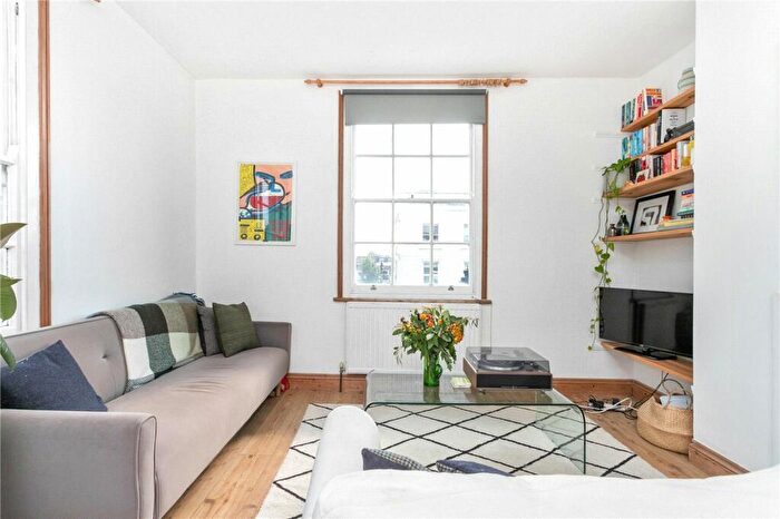 2 Bedroom Apartment To Rent In Offord Road, London, N1