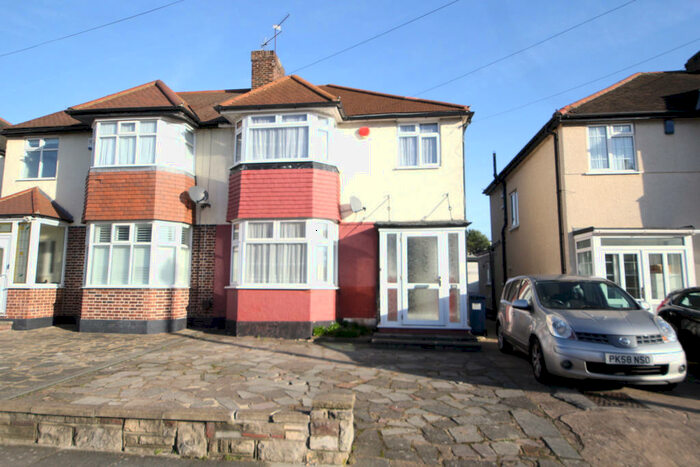 3 Bedroom Semi-Detached House To Rent In Burleigh Gardens, Southgate, N14