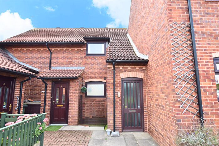 2 Bedroom Retirement Property For Sale In Kings Court, Grimsby., DN34