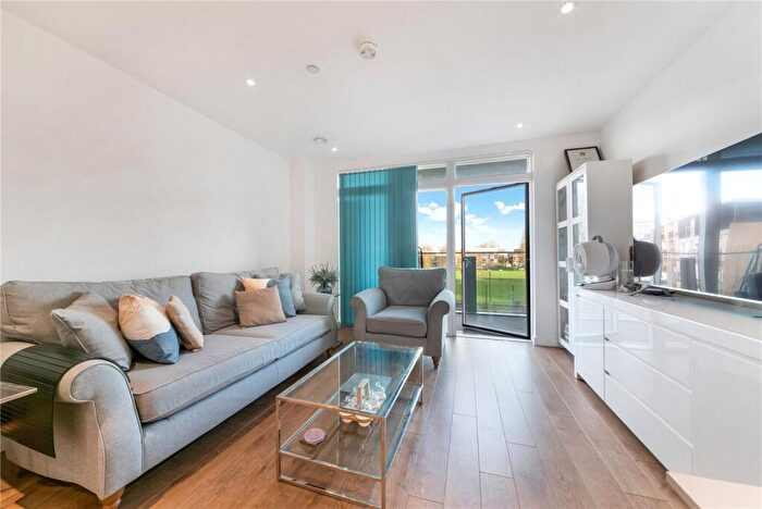 1 Bedroom Apartment To Rent In Madeira Street, London, E14