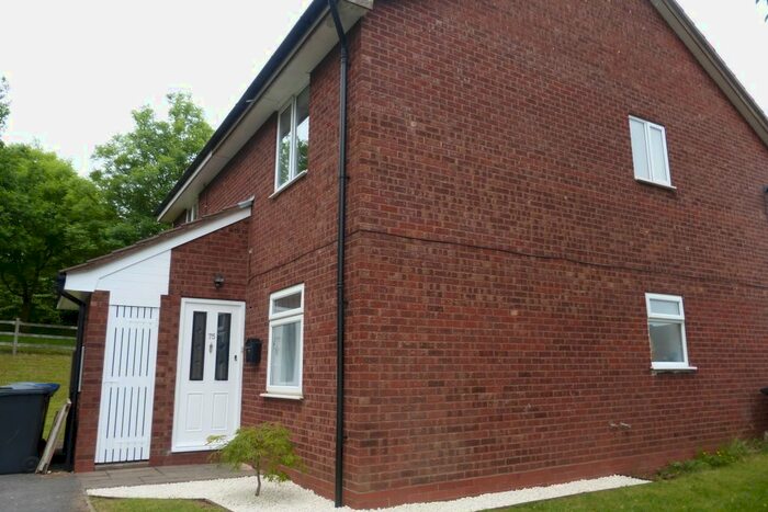 1 Bedroom Flat To Rent In Wolsey Road, Lichfield, WS13