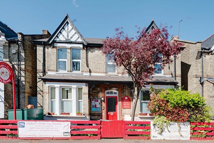 4 Bedroom Flat To Rent In Hastings Road, Ealing, W13