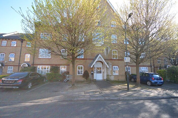 2 Bedroom Flat To Rent In Chamberlayne Avenue, Wembley, HA9