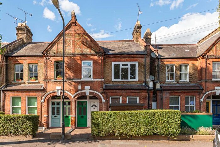 2 Bedroom Flat To Rent In Warner Road, Walthamstow, E17