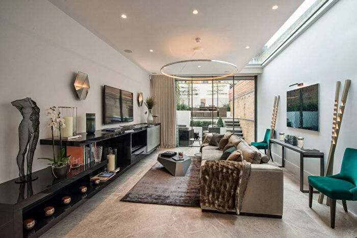 5 Bedroom Town House To Rent In Eaton Terrace, Belgravia, London, United Kingdom, SW1W