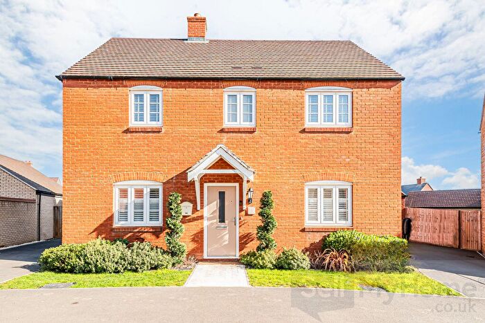 4 Bedroom Detached House For Sale In Aintree Avenue, Towcester, Northamptonshire, NN12