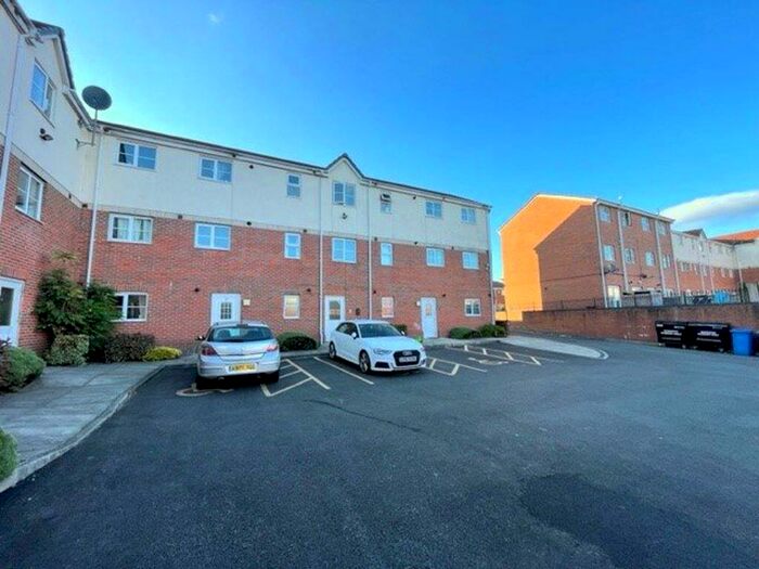 2 Bedroom Apartment To Rent In Blueberry Avenue, New Moston, M40