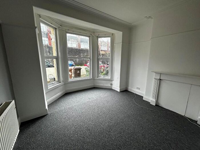 1 Bedroom Flat To Rent In Pasley Street, Plymouth, Devon, PL2