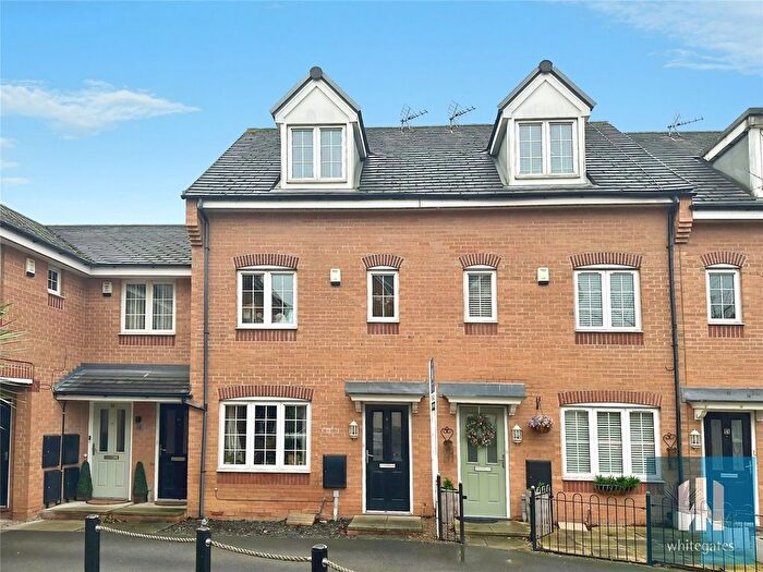 3 Bedroom Town House For Sale In Priory Chase, Pontefract, West Yorkshire, WF8