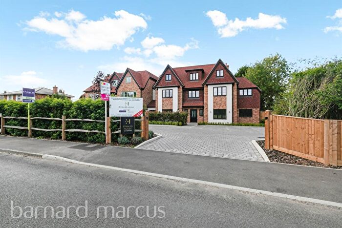 2 Bedroom Apartment For Sale In Hillbury Road, Warlingham, CR6