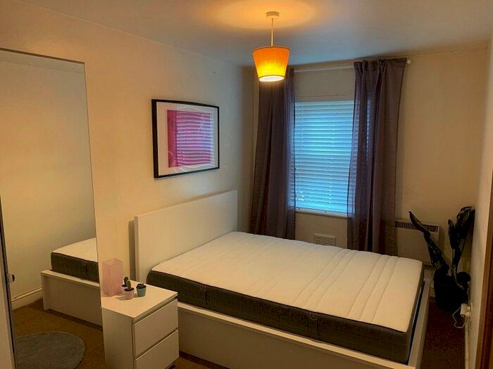 1 Bedroom Flat To Rent In Daisy Road, E18