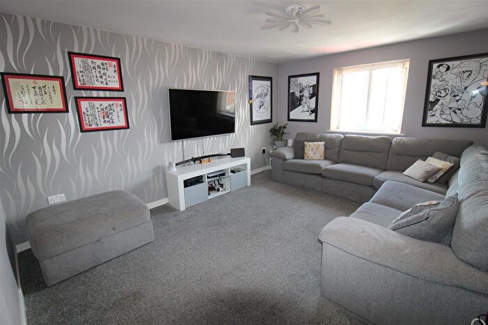 3 Bedroom Flat For Sale In Hazel Pear Close, Horwich, Bolton, BL6