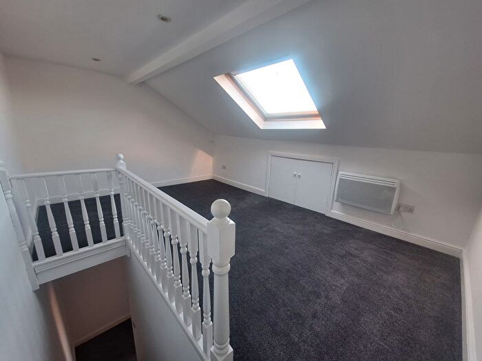 1 Bedroom Terraced House To Rent In Leeds Road, Outwood, WF1
