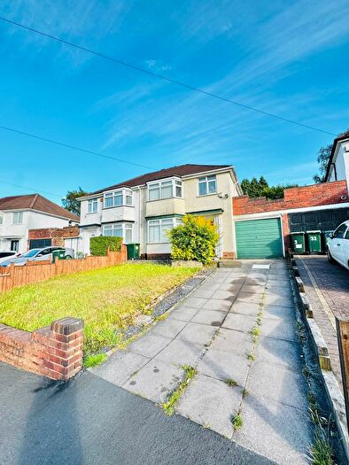 3 Bedroom Semi-Detached House To Rent In Pine Road, Tividale, B69