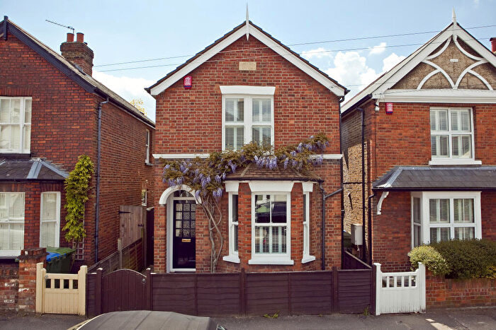 2 Bedroom Detached House To Rent In Oakdale Road, Weybridge, KT13