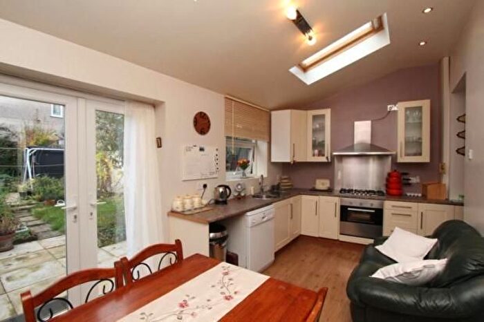 3 Bedroom Semi-Detached House To Rent In Longley Lane, Sheffield, S5