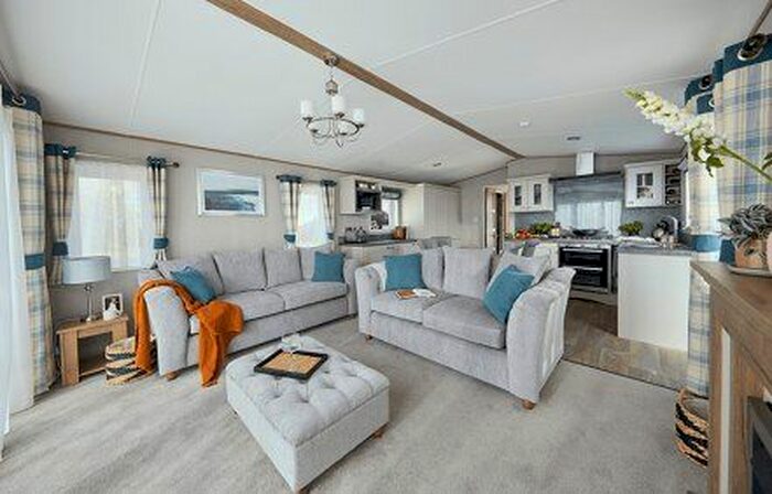 2 Bedroom Mobile/park Home For Sale In Hoburne Doublebois, Liskeard, Cornwall, PL14