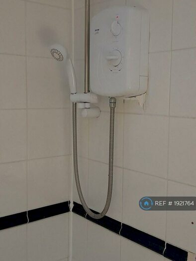 2 Bedroom Flat To Rent In Carlton Court, Upminster, RM14