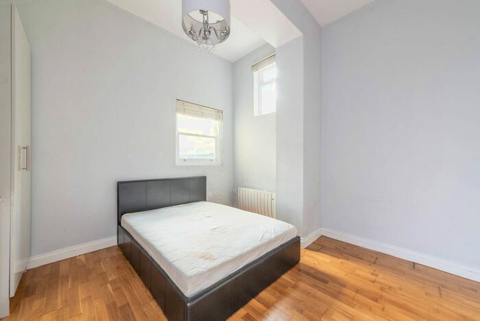 Studio To Rent In Woodchurch Road, South Hampstead, London, NW6
