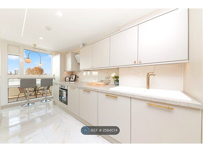 3 Bedroom Flat To Rent In Draper House, London, SE1