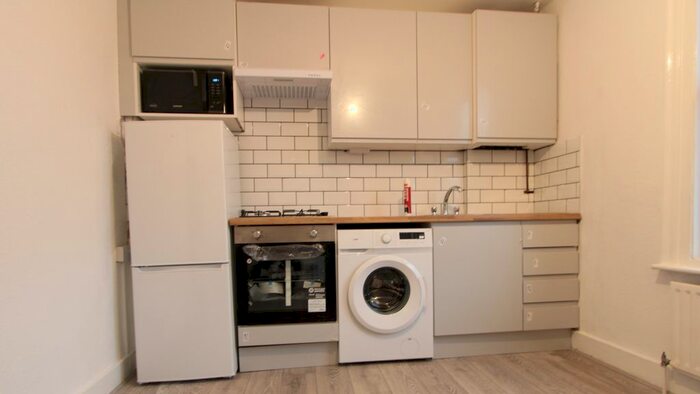 2 Bedroom Flat To Rent In Burlington Road, New Malden, KT3