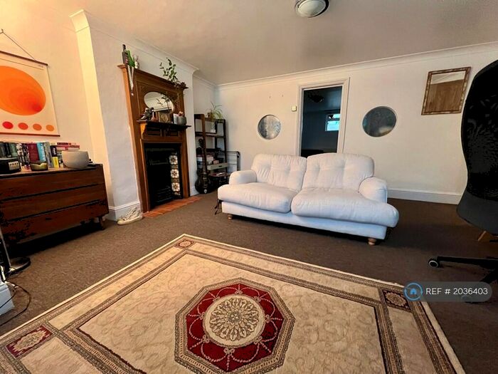 1 Bedroom Flat To Rent In Ferme Park Road, London, N8