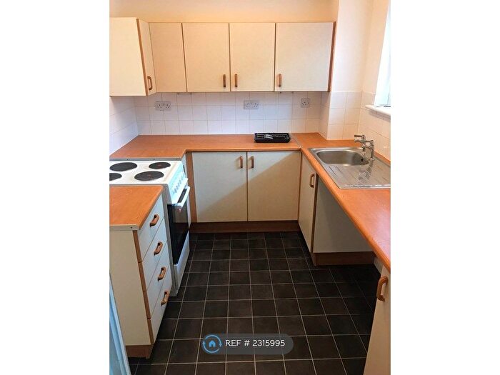 2 Bedroom Flat To Rent In Lister House, Margate, CT9