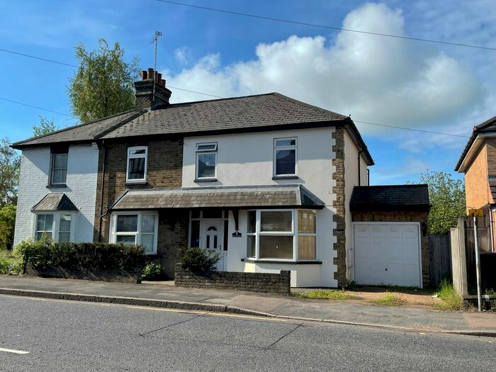 5 Bedroom Semi-Detached House To Rent In Mutton Lane, Potters Bar, EN6