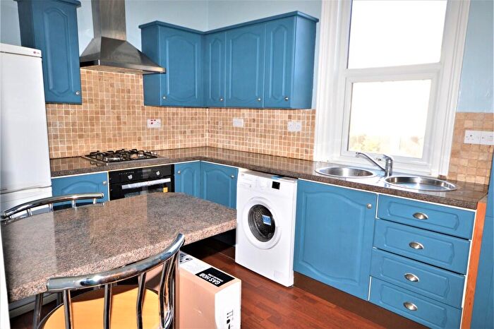 2 Bedroom Flat To Rent In Maxwell Road, Winton, BH9