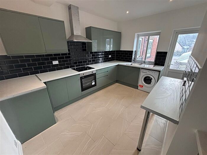 3 Bedroom Flat To Rent In Market Street, Lichfield, WS13