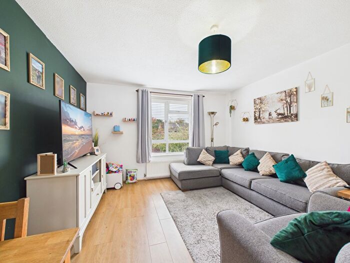 2 Bedroom Maisonette For Sale In Roebuck Close, Horsham, RH13