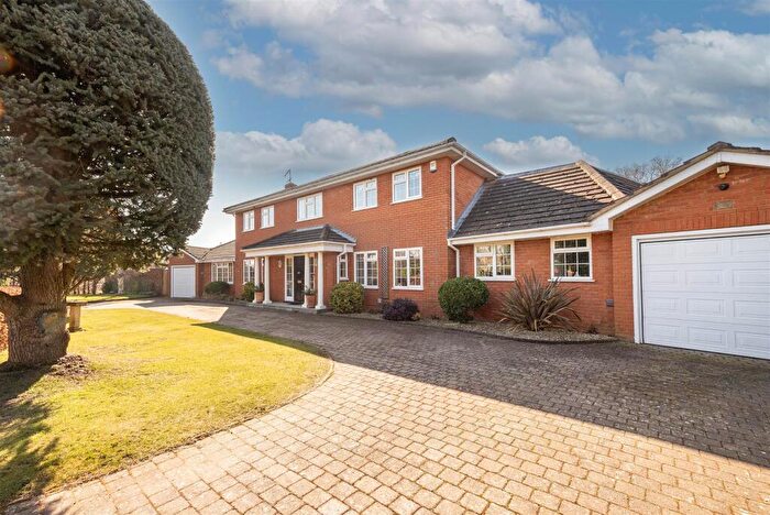 5 Bedroom Detached House For Sale In Prospect Lane, Harpenden, AL5